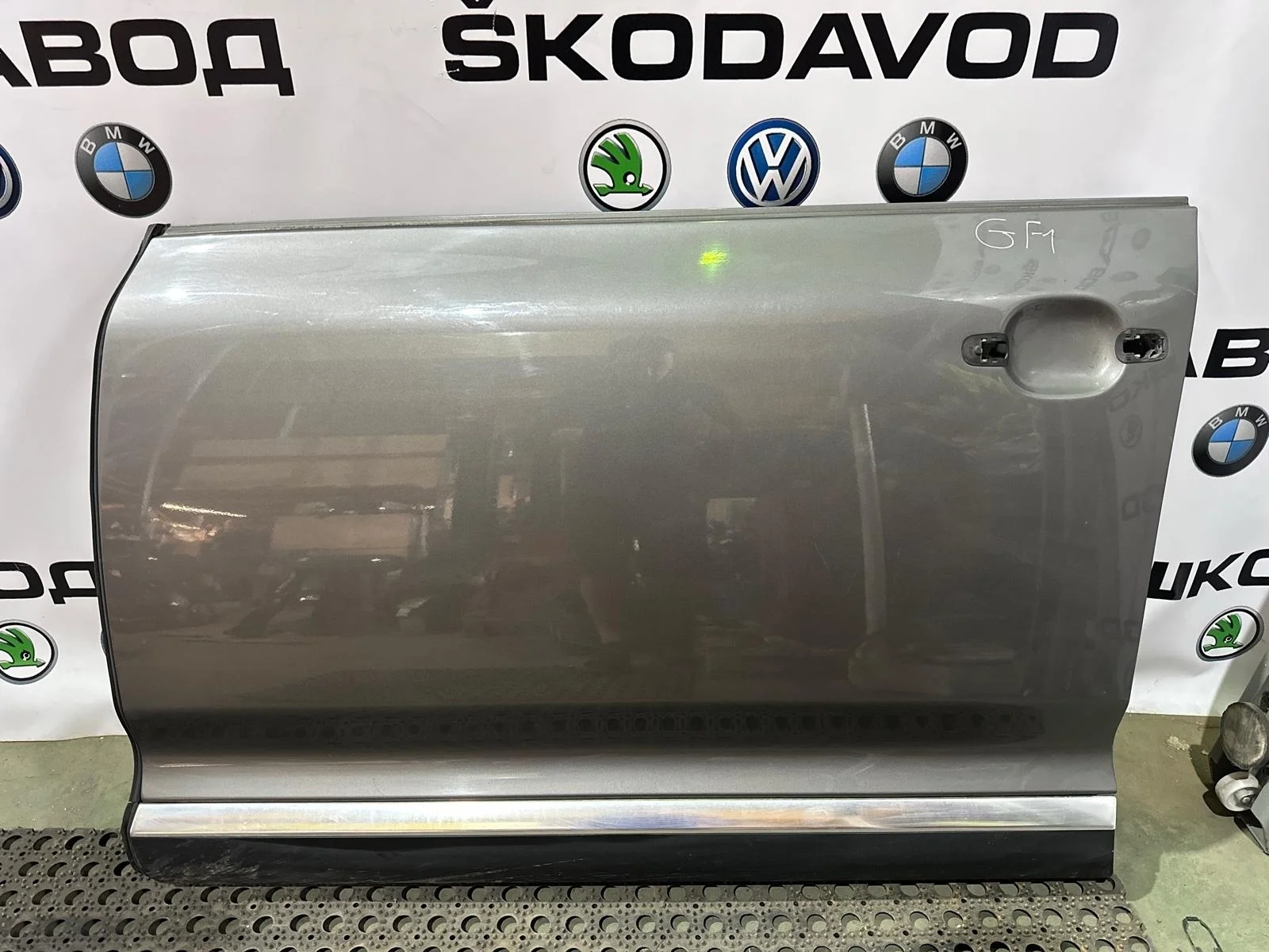 Дверь передняя левая Volkswagen Touareg