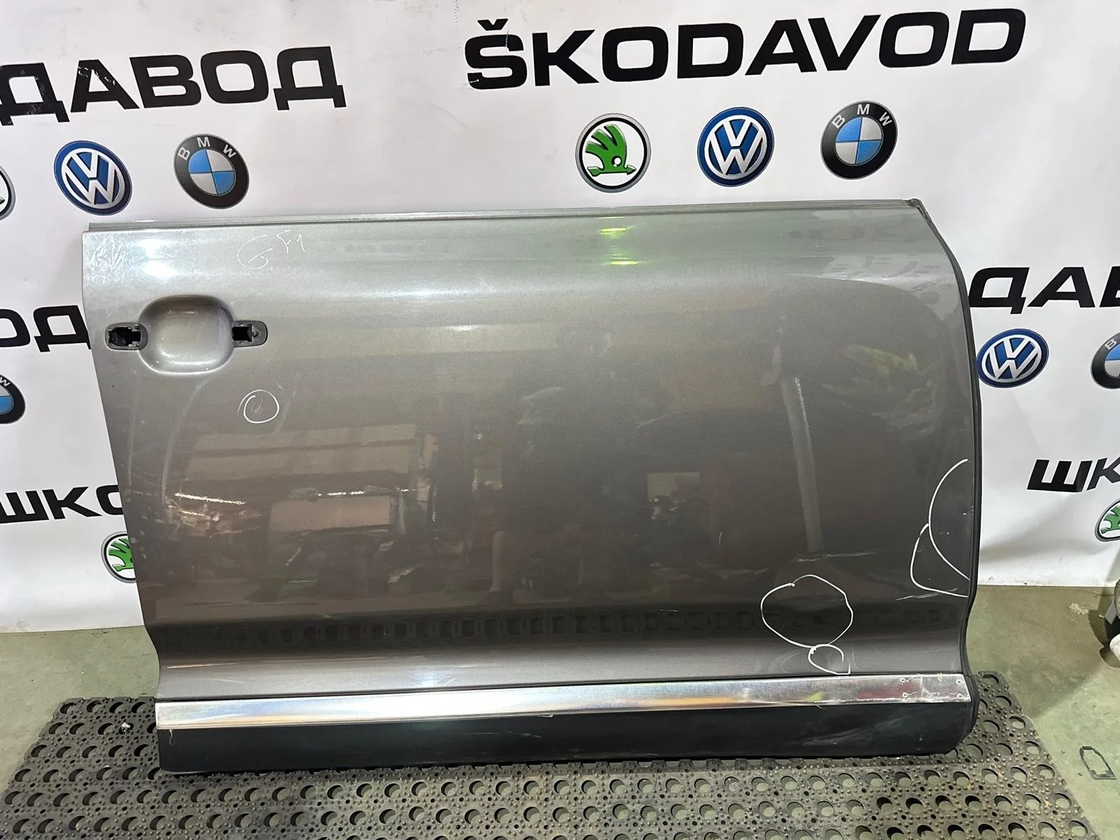 Дверь передняя правая Volkswagen Touareg