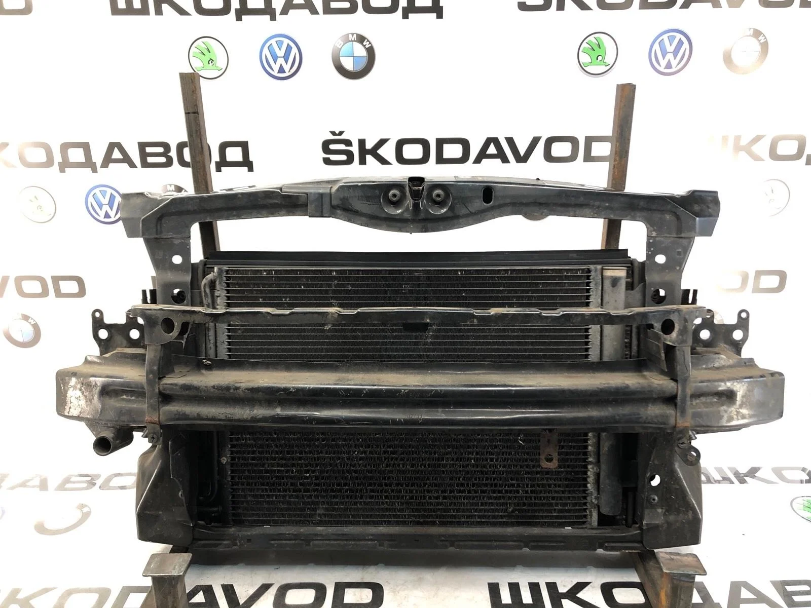 Панель передняя/телевизор (в сборе) Skoda Octavia