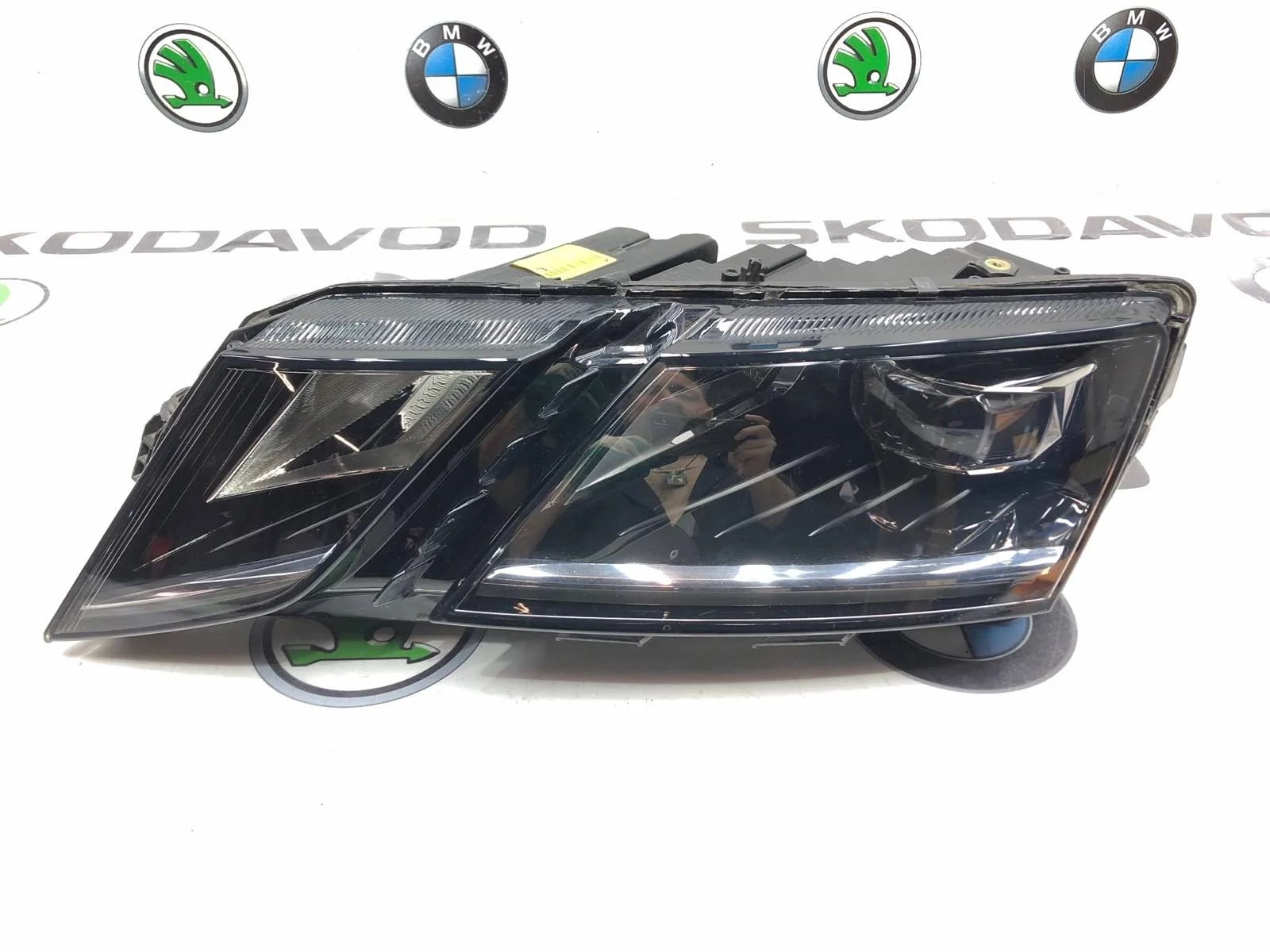 Фара левая Skoda Octavia