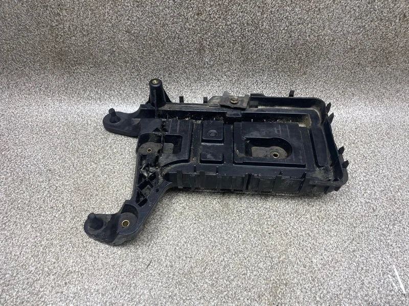 Площадка под аккумулятор Skoda Yeti 2010 1K0915333 1.2 CBZB MT