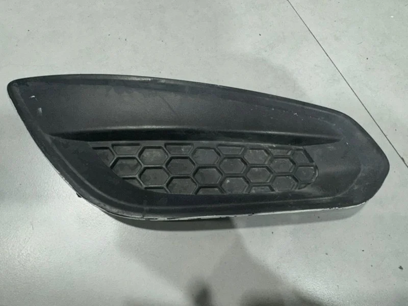 Решетка в бампер Volvo S60 2011