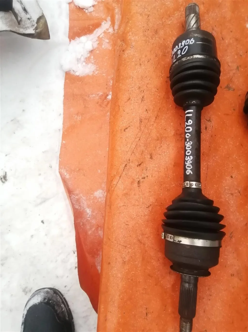 Приводной вал передний левый Kia Sorento (2002-20