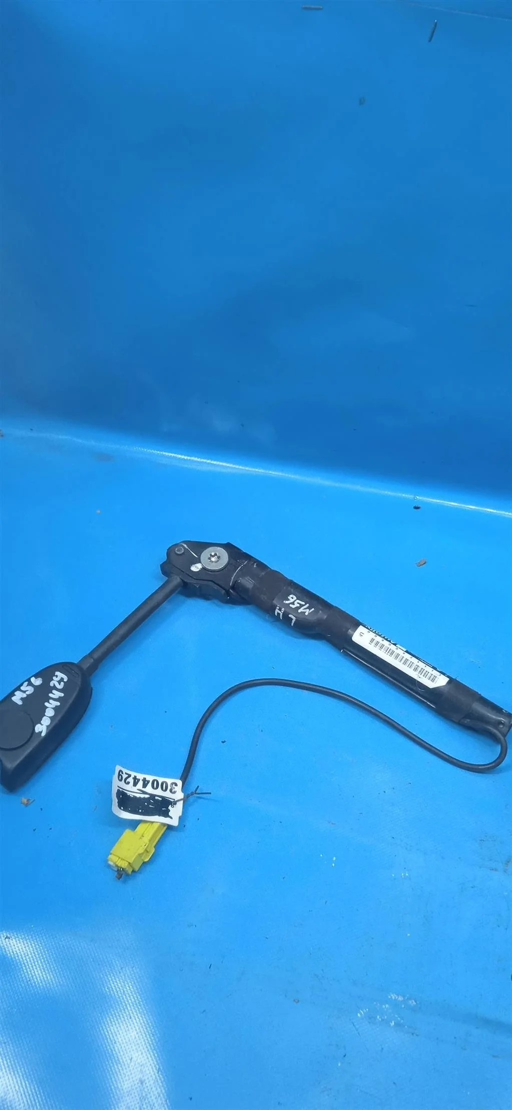 Преднатяжитель ремня безопастности левый передний