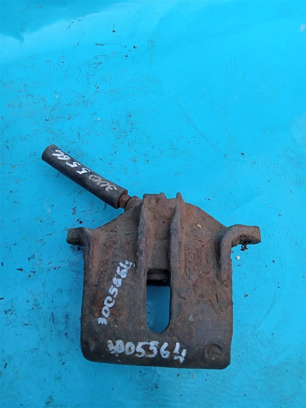 Скоба суппорта переднего Peugeot 307 (2000-2012)