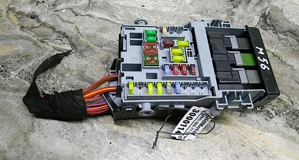 Блок предохранителей Opel Astra J (2009-2015)