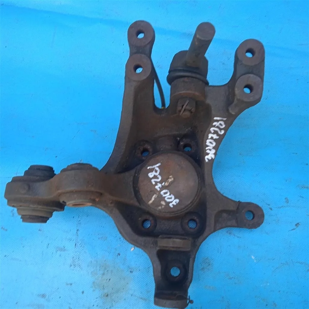 Кулак  задний правый Hyundai Elantra (2006-2011)