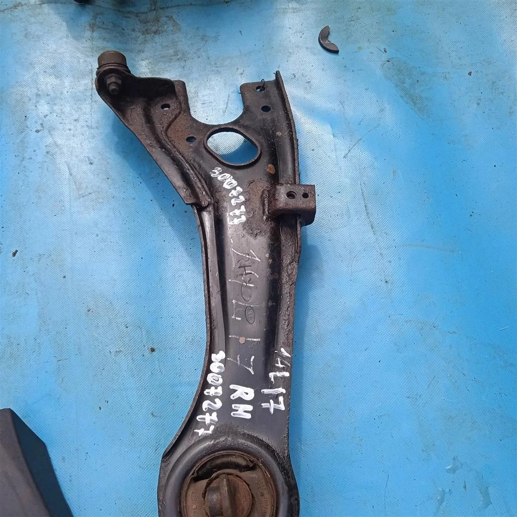 Рычаг задний продольный правый Hyundai Elantra (2