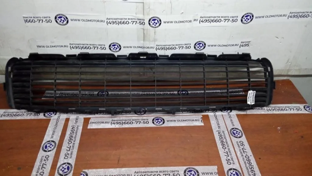 Решетка в бампер центральная Peugeot  3008(2016>)