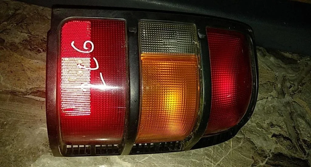 Фонарь задний правый Mitsubishi Pajero /Montero (