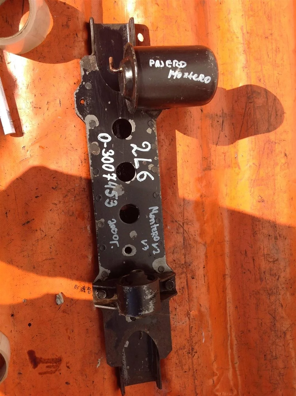 Балка подмоторная  поперечная Mitsubishi Pajero /