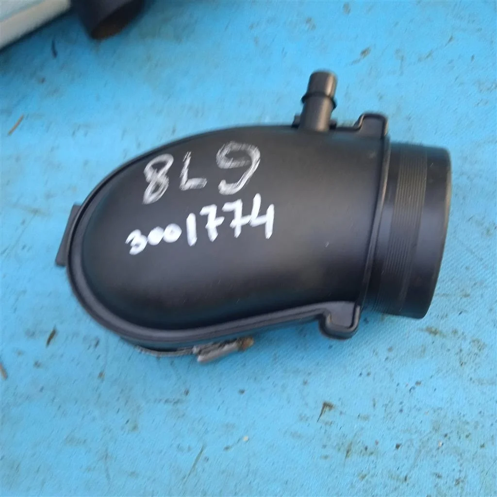 Патрубок воздушного фильтра Peugeot 307 (2000-201