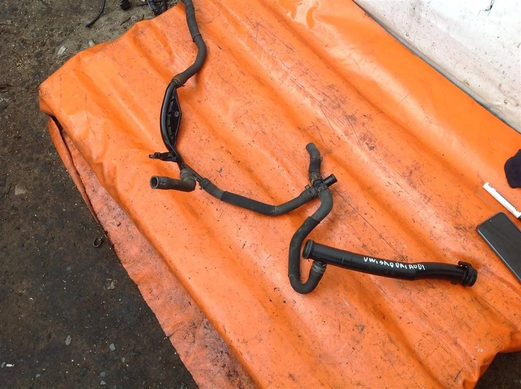 Патрубок системы охлаждения VW Golf V Plus 2005-2