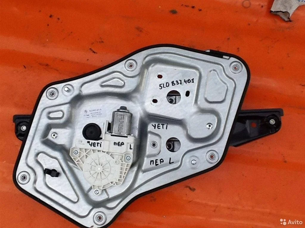 Стеклоподъемник электро передний левый Skoda Yeti