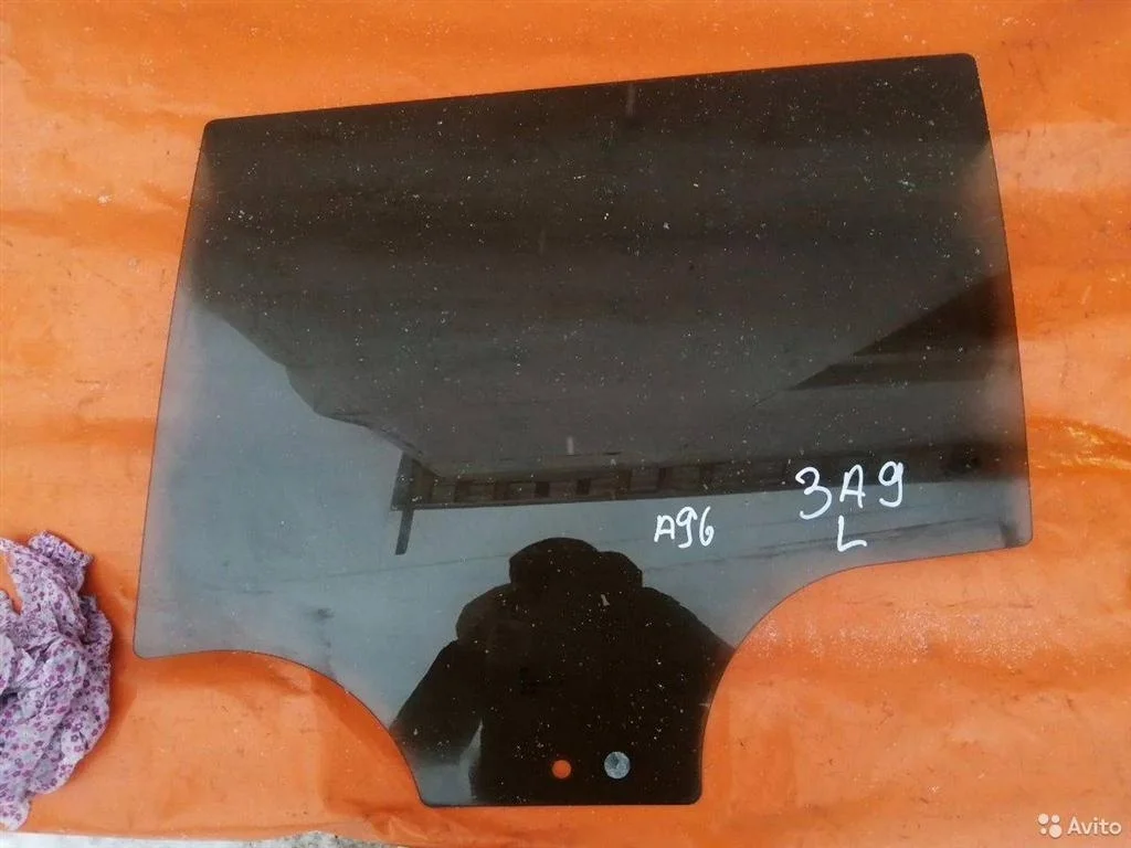 Стекло двери задней левой Skoda Yeti 1.8 4WD(2009