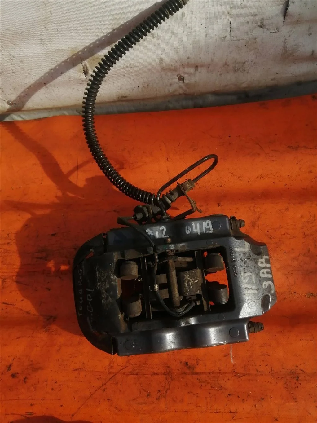 Суппорт тормозной задний левый VW Touareg (2002-2