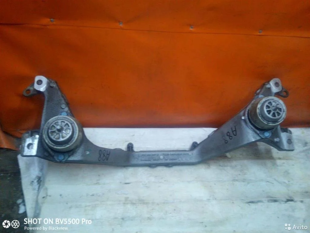 Балка подмоторная  поперечная VW Touareg (2002-20