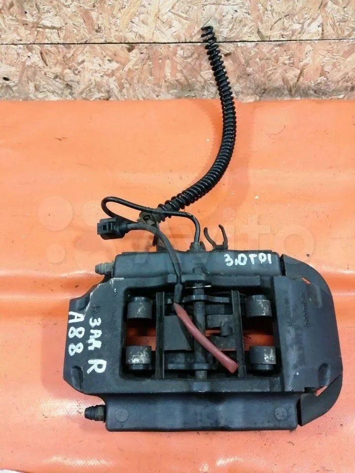 Суппорт тормозной задний правый VW Touareg (2002-