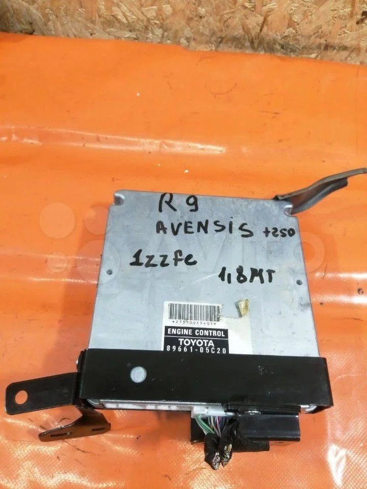 Блок управления  двигателя Toyota Avensis II (200