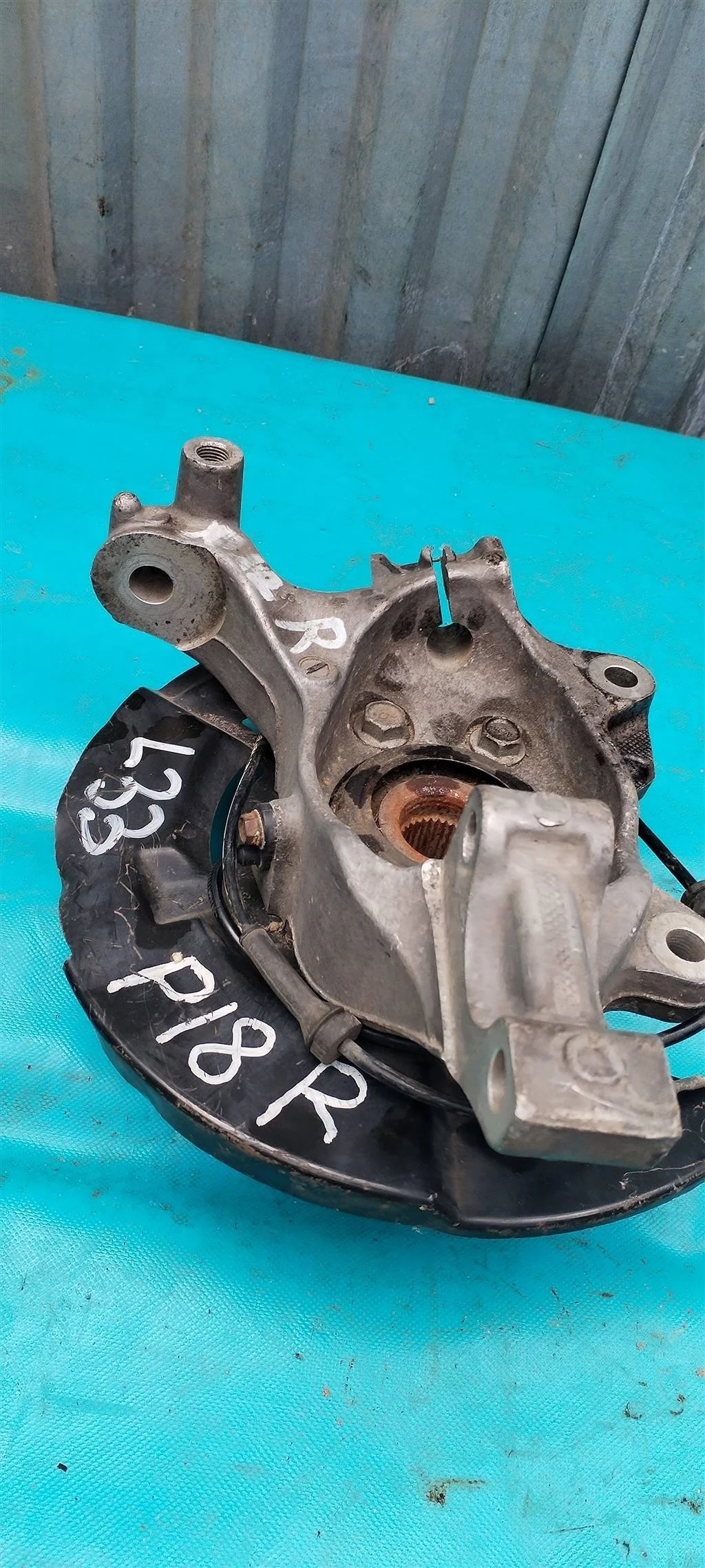 Кулак поворотный передний правый Nissan Teana L33