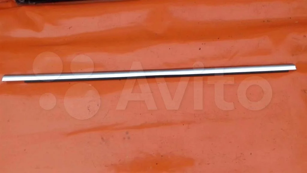 Накладка стекла заднего левого VW Touareg NF (201