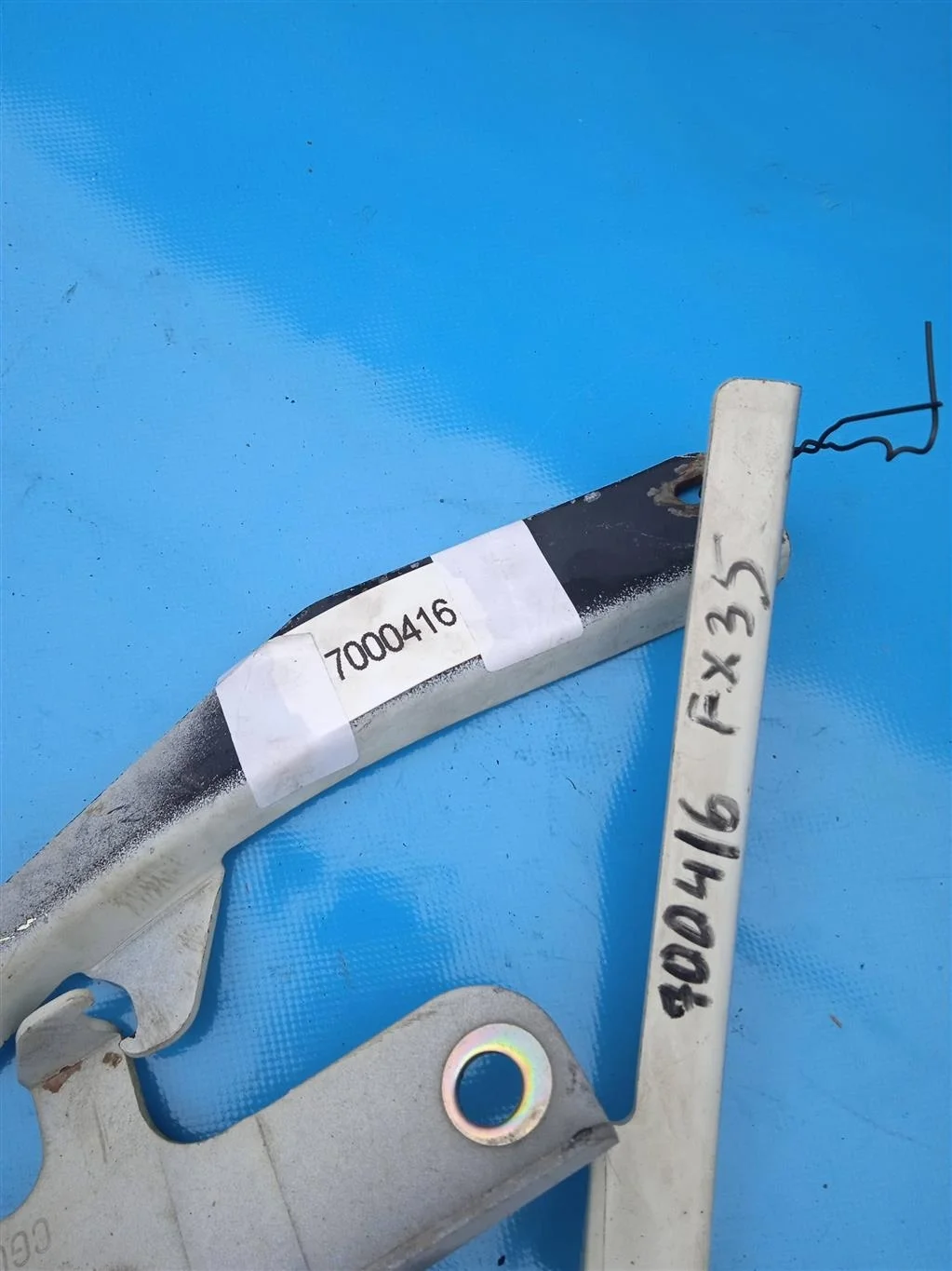 Петля капота правая Infiniti FX (S50) (2003-2007)