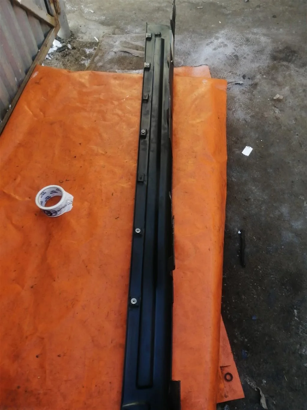 Накладка на порог (наружная) задняя левая Land Ro