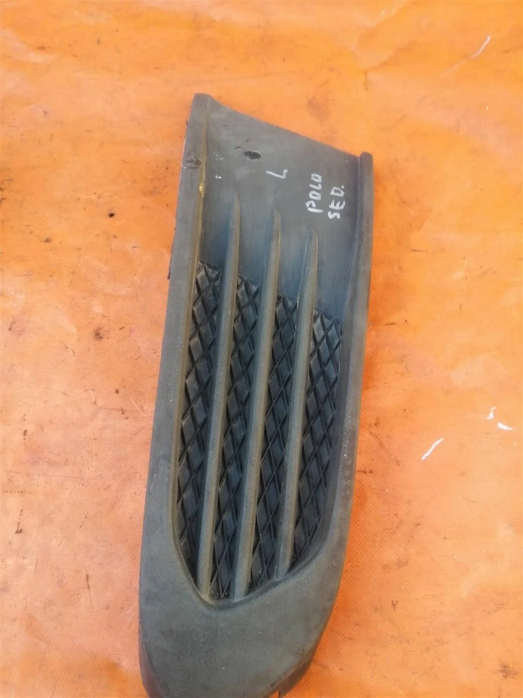 Решетка в бампер левая VW Polo (Sed RUS) 2011>