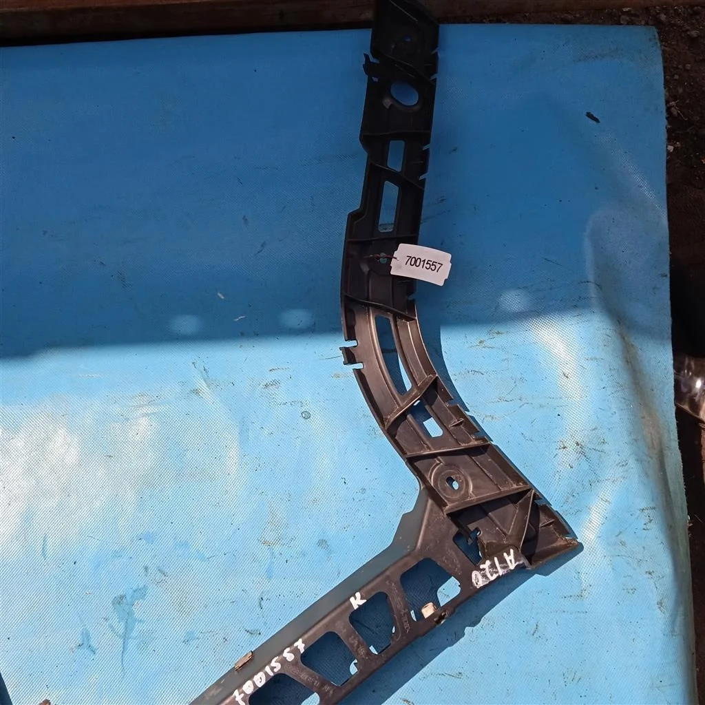 Направляющая заднего бампера правая Jaguar XF, X2