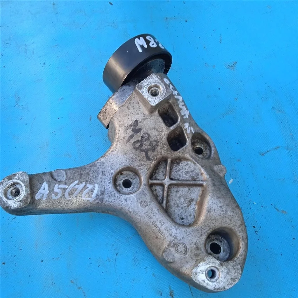 Кронштейн компрессора кондиционера Skoda Octavia