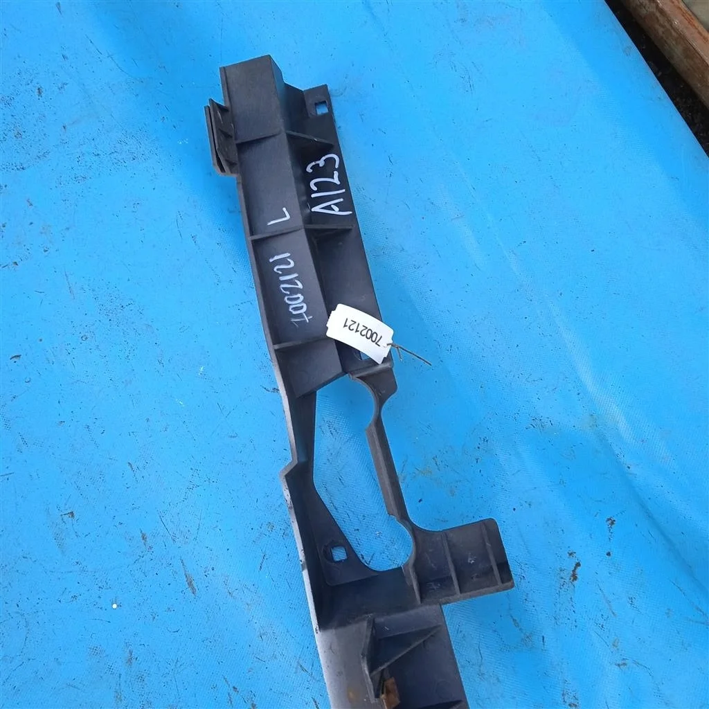 Кронштейн фары левый Land Rover Range Rover III (