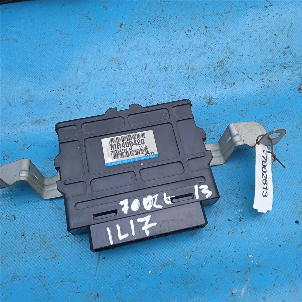 Блок управления ABS Mitsubishi Pajero /Montero (V