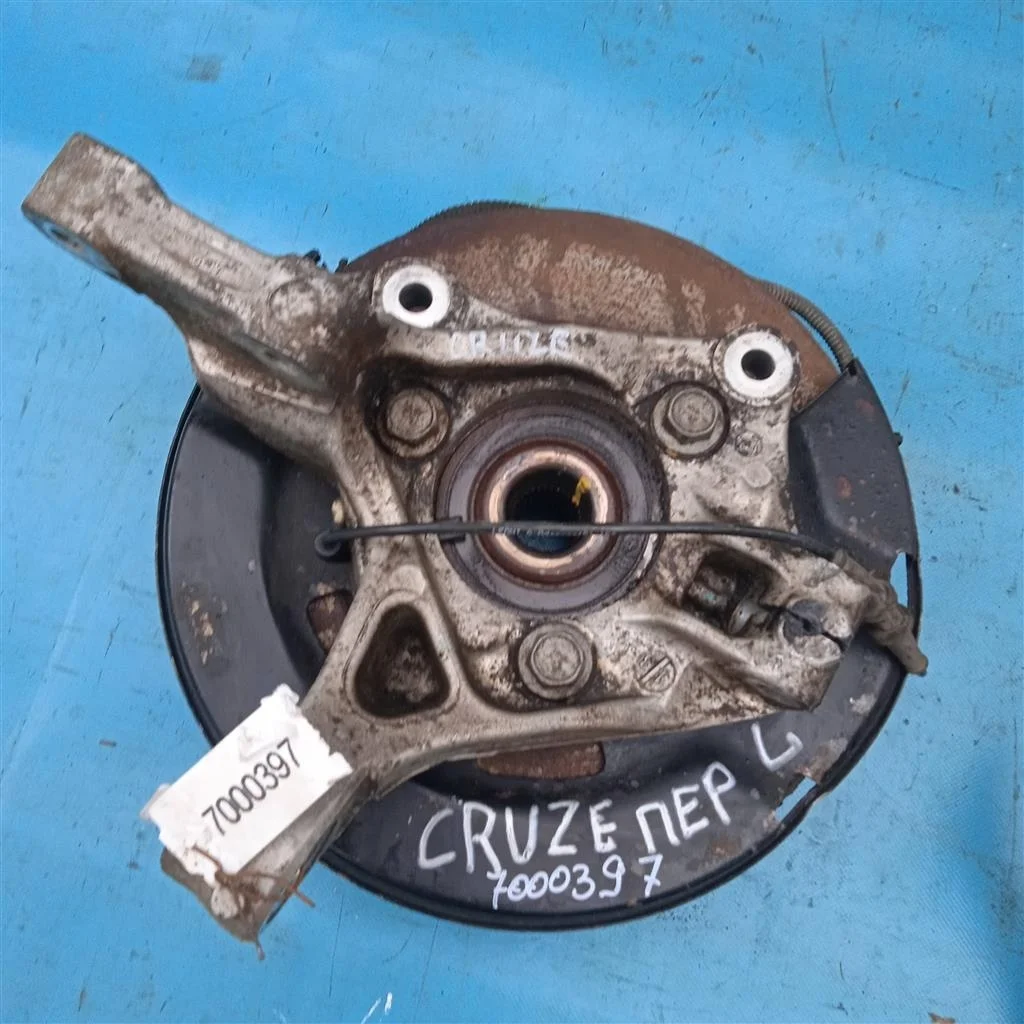 Кулак поворотный передний левый Chevrolet Cruze (