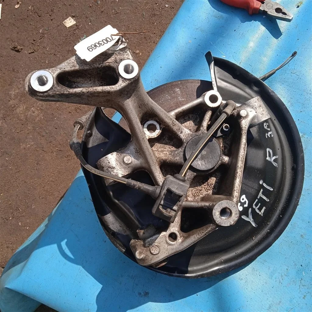 Кулак  задний правый Skoda Yeti (2009-2017)