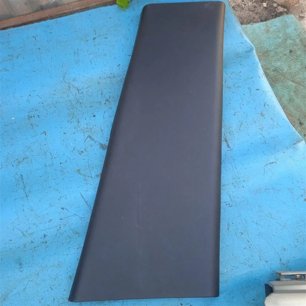 Обшивка центральной стойки правая Land Rover RANG