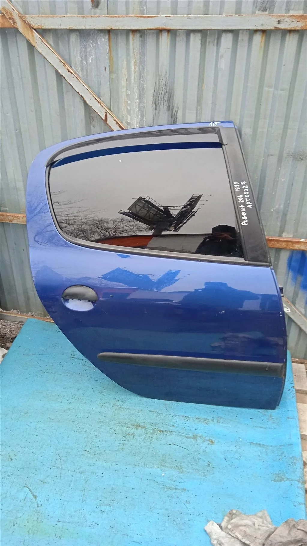 Дверь задняя правая Peugeot 206 (1998>)