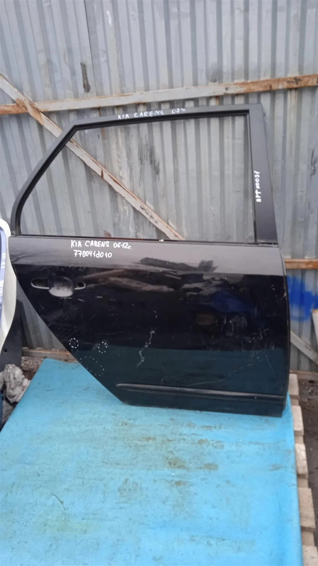 Дверь задняя правая Kia Carens (2006-2012)