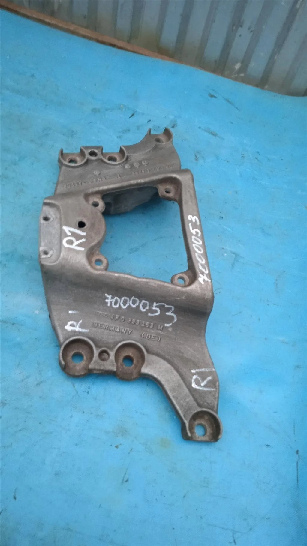 Опора КПП Audi A6  C6,4F(2005-2011)