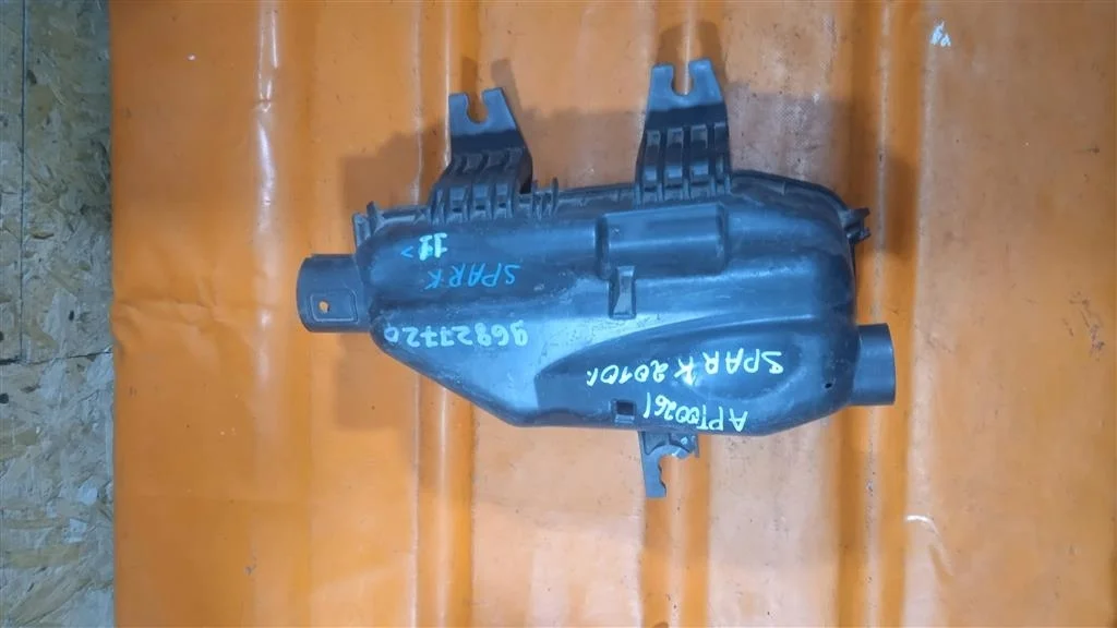 Корпус воздушного фильтра нижняя часть Chevrolet