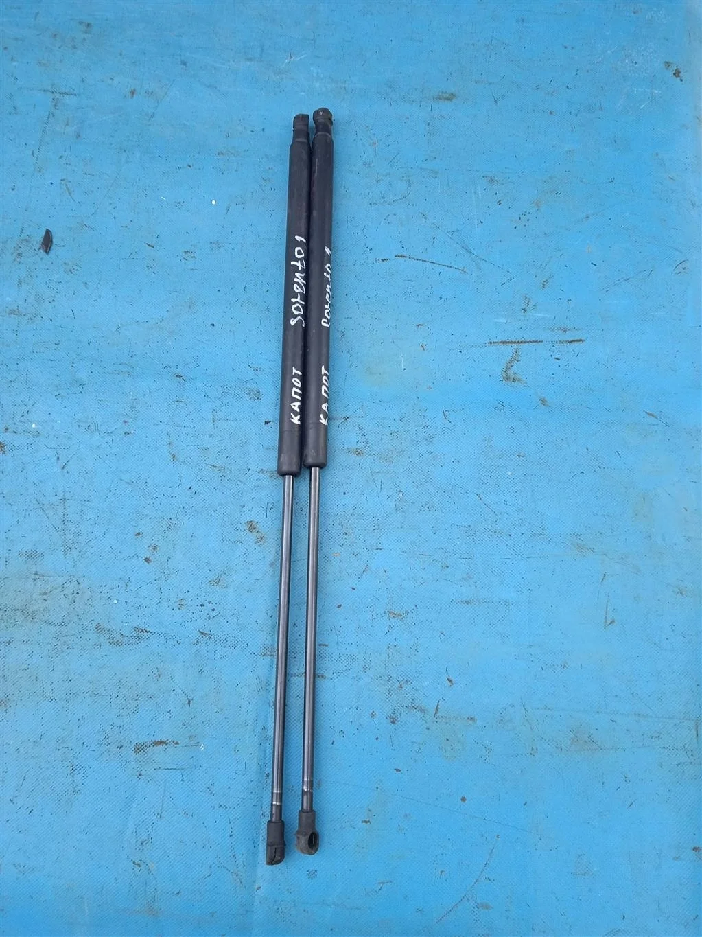 Амортизатор капота Kia Sorento (2002-2009)