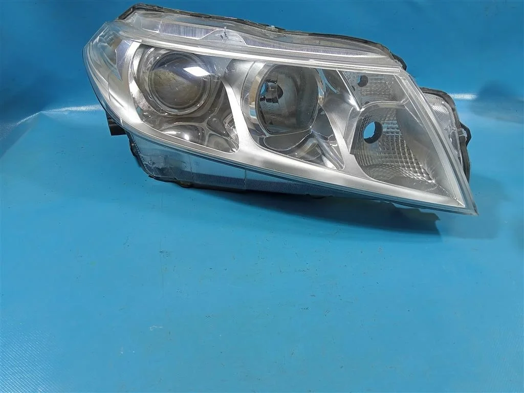 Фара правая Suzuki Vitara 4 (2014-2019)