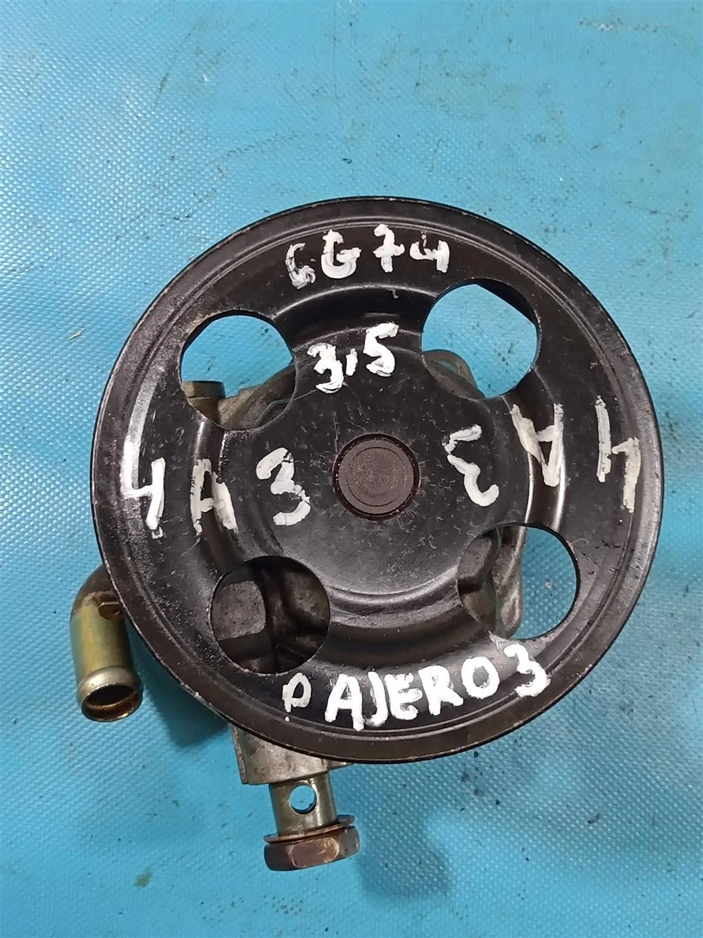 Насос гидроусилителя ГУР Mitsubishi Pajero /Monte