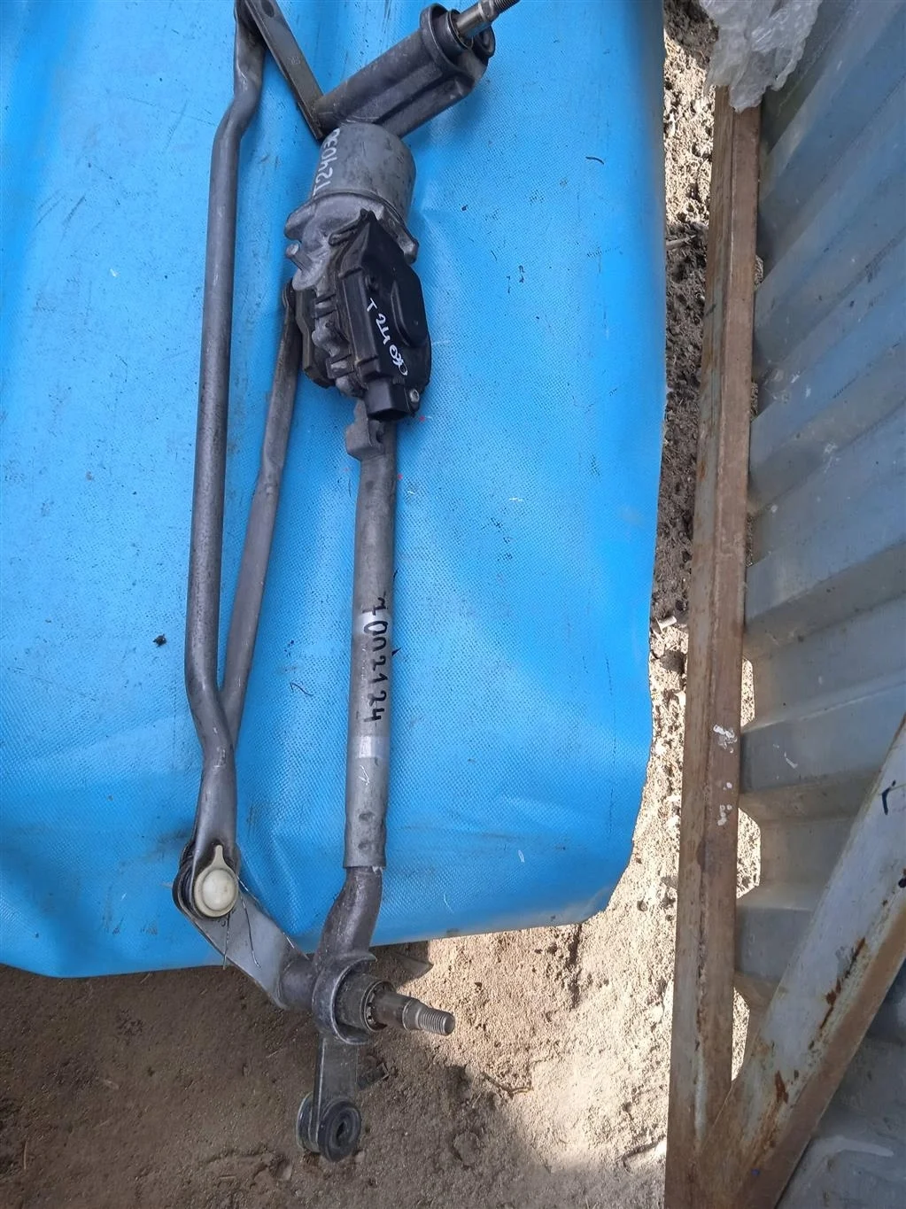 Трапеция стеклоочистителей в сборе с мотором Land