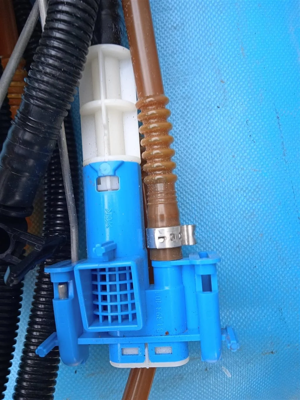 Насос топливный  VW Touareg (2002-2010)