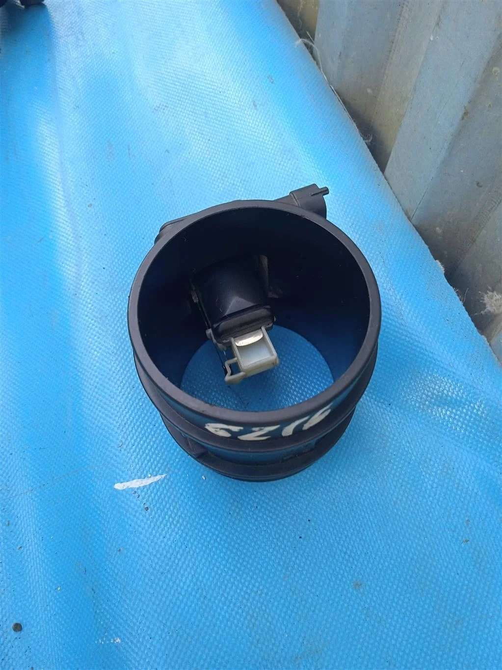 Датчик массового расхода воздуха Opel Zafira B (2