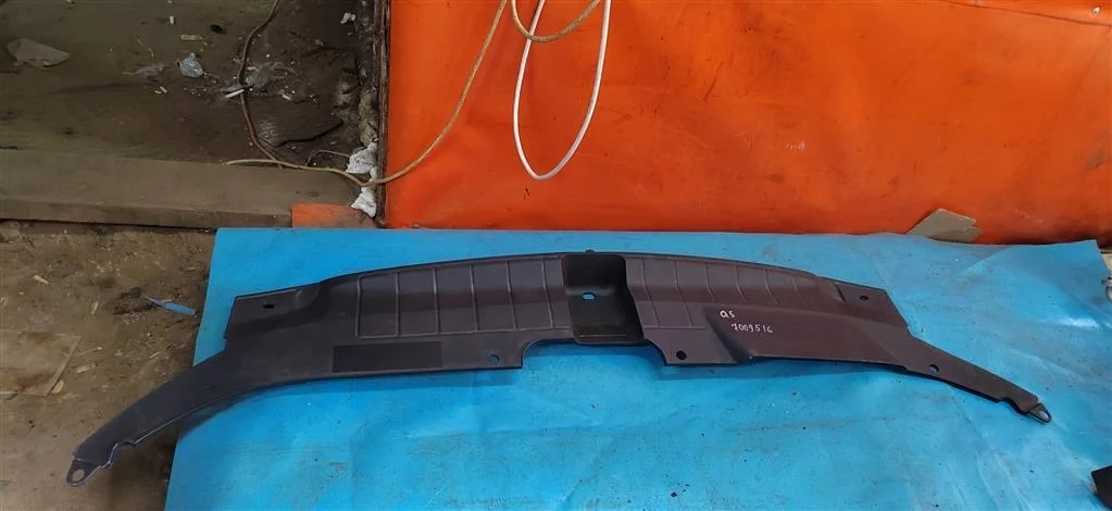 Накладка замка капота Audi Q5 8R 2009-2017