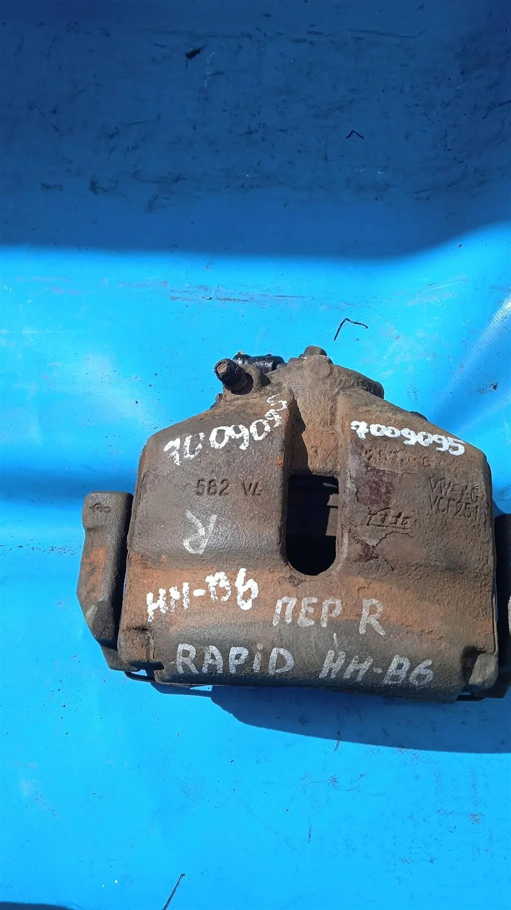 Суппорт тормозной передний правый Skoda Rapid (20