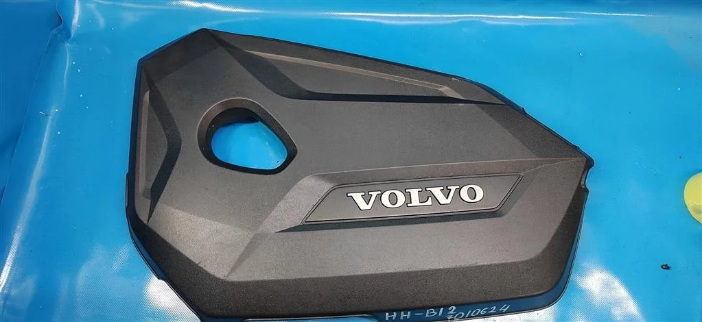 Крышка двигателя декоративная Volvo S60 2010-