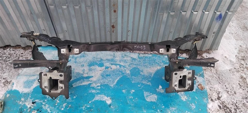 Телевизор с кусками лонжеронов Jaguar XF, X250 (2