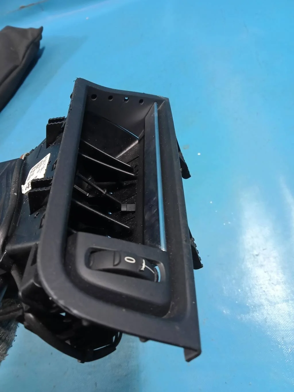 Дефлектор воздушный в торпедо левый BMW 5-серия F